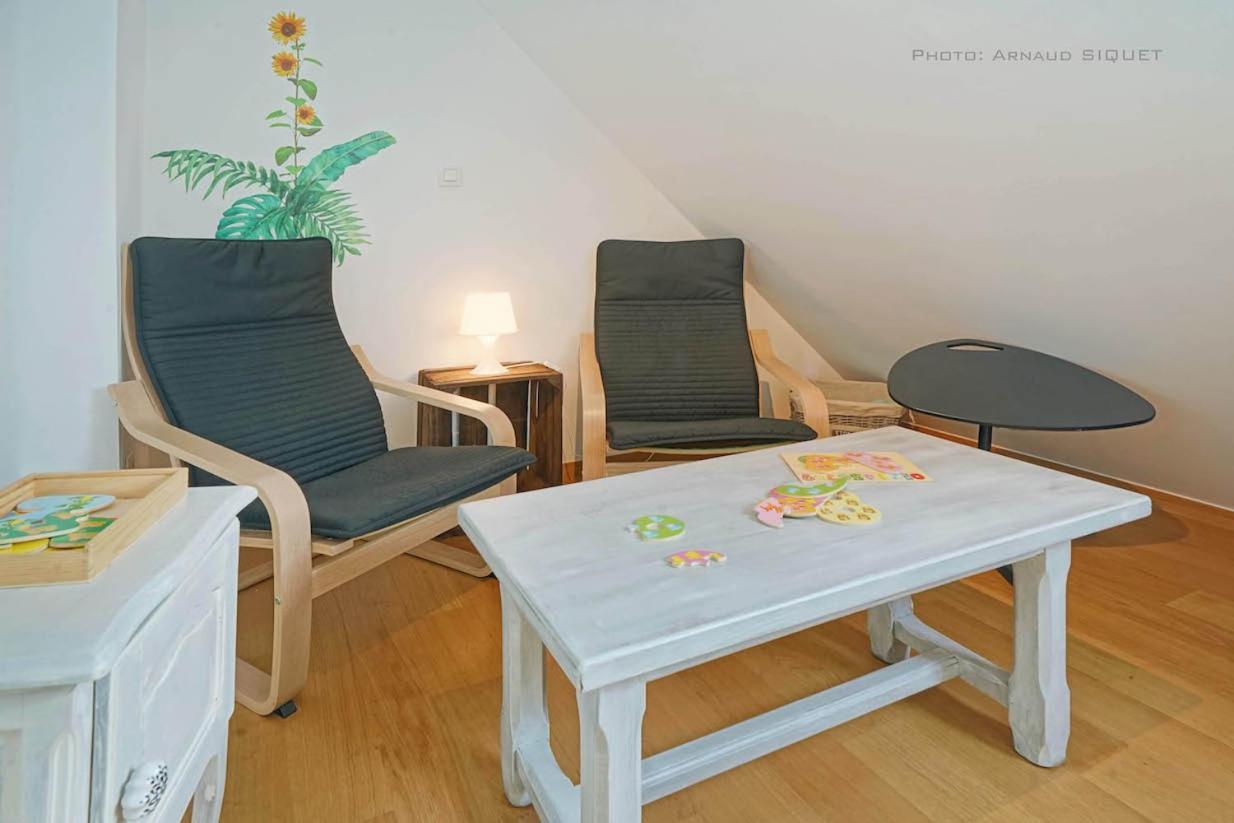 Gite Familial Ferme Des Aujes Falaen Onhaye Exterior foto